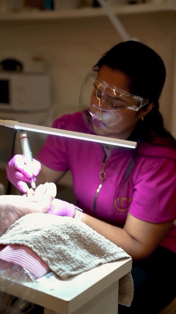 OME Nails Studio — técnica profesional